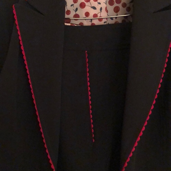 Context Black with Red Detail Three Button Cherry Lining Suit - Size 4 - Picture 3 of 3